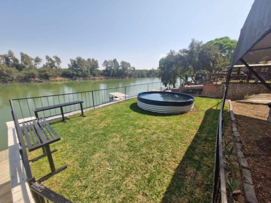  Bedroom Property for Sale in Bloemhof North West